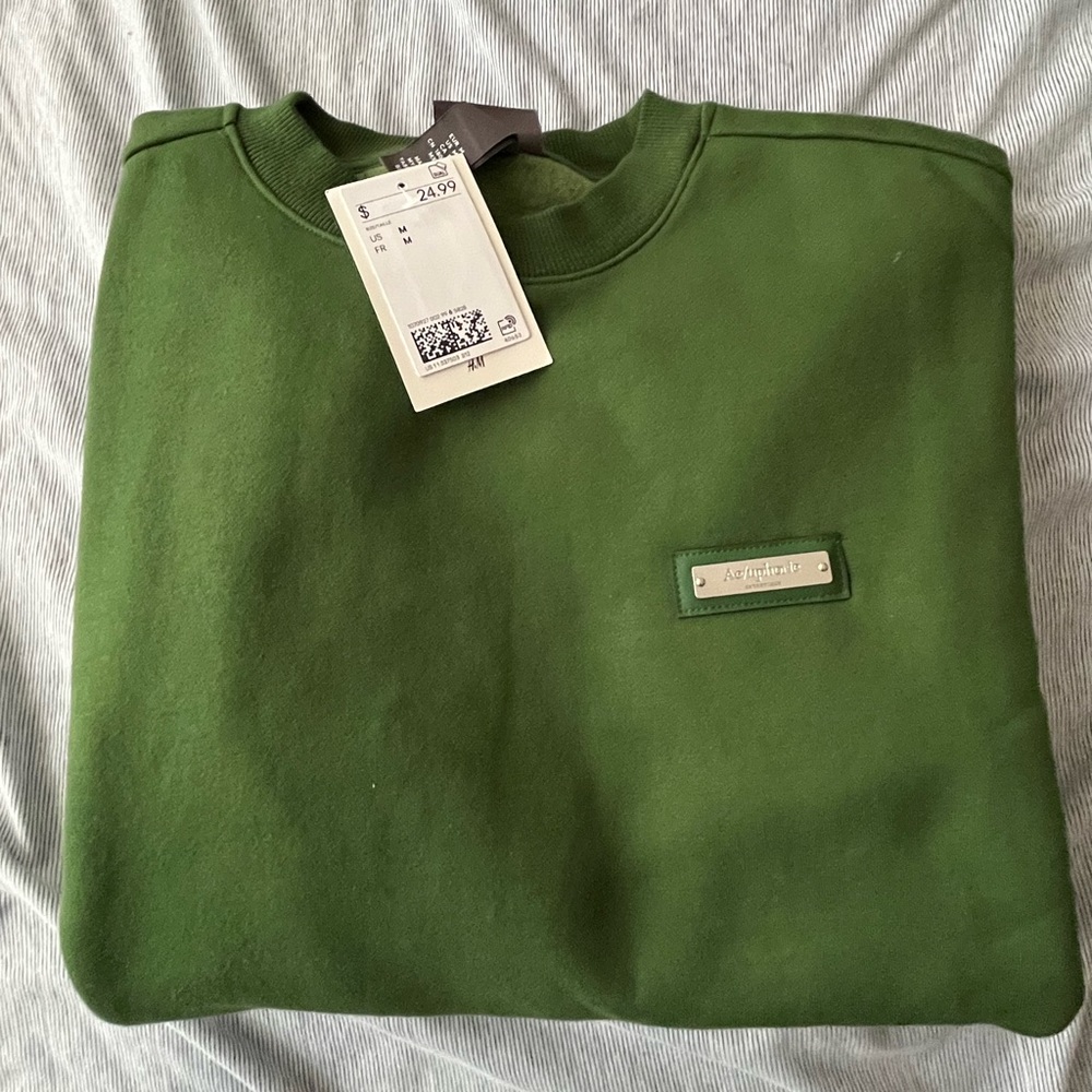 H&M green crewneck